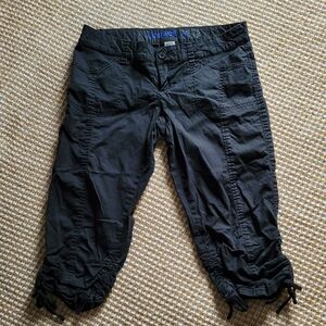 ⭐️Garage Tie Bottom Capris⭐️